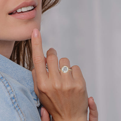 Brilliant Round Cut Moissanite Halo Engagement Ring