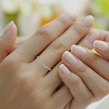 Round Diamond Curved Wedding Ring